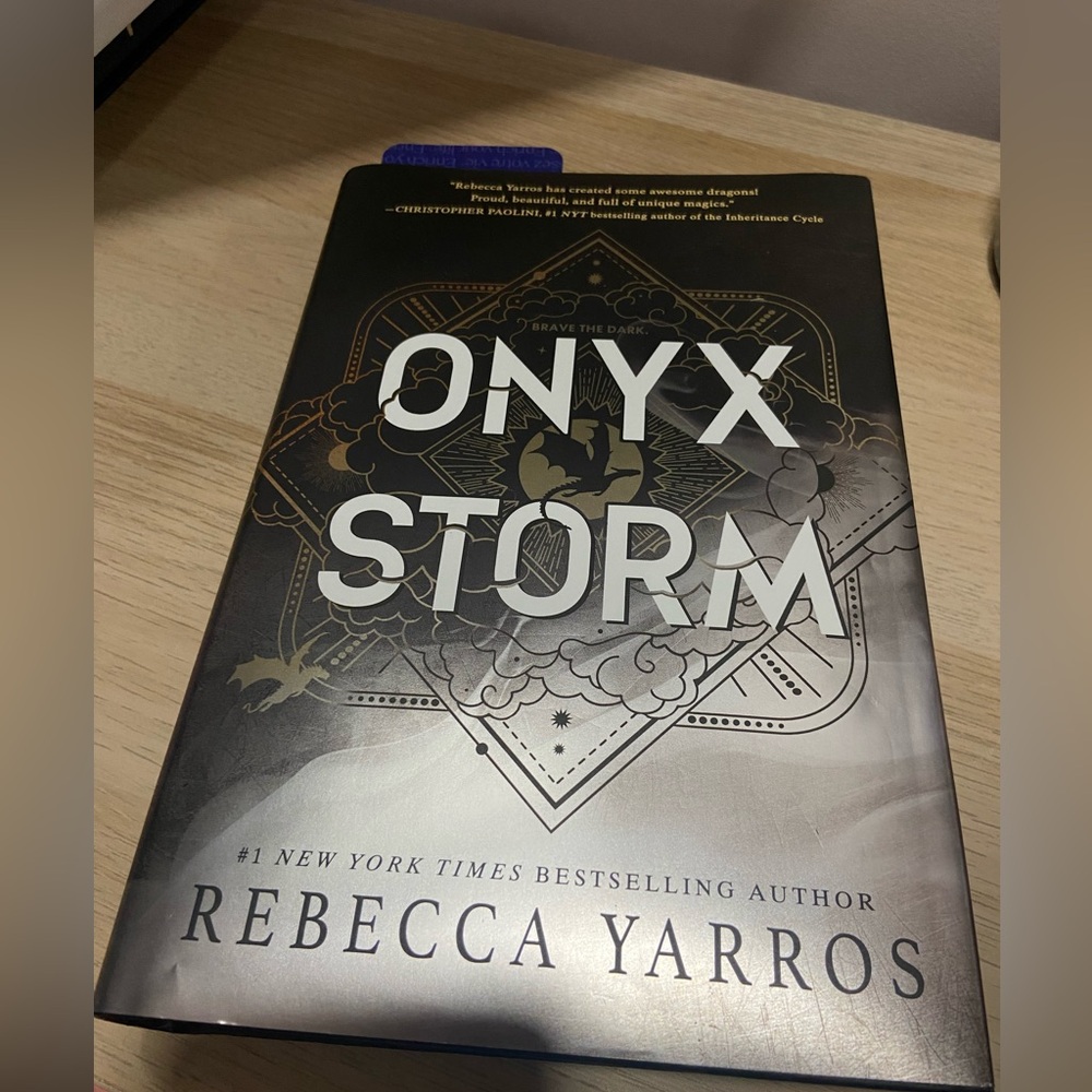 Onyx storm deluxe edition with sprayed edges